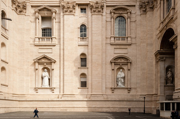 Fototapeta na wymiar Außenfassade des Petersdoms