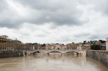 Fototapeta na wymiar Nach einem Unwetter Tiber bei Hochwasser
