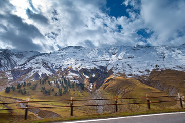 Kaukaz - Gruzja w zimowej szacie. Caucassus mountains in Georgia. © rogozinski