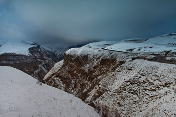 Kaukaz - Gruzja w zimowej szacie. Caucassus mountains in Georgia. © rogozinski