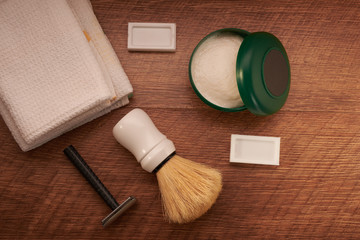 Fototapeta na wymiar shaving tools on a wooden surface