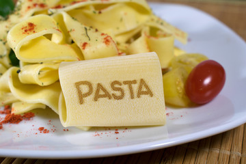 Nudeln mit Schriftzug Pasta