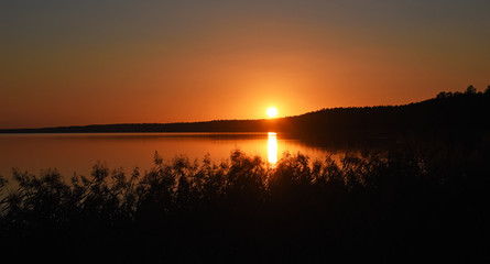Zachód słońca nad jeziorem © jadwiga.koniecko