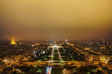 Blick vom Eiffelturm über Paris