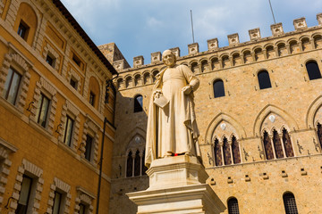 Obraz premium statue of Sallustio Bandini in Siena