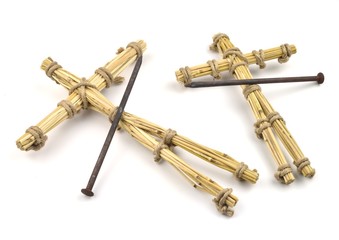 わら人形と五寸釘