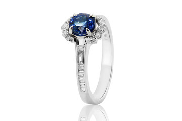 anillo argolla con diamantes azul y blancos , joyeria con rubies y zafiros