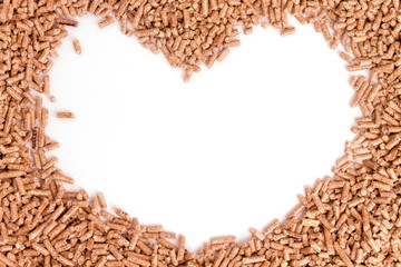 Holzpellets in Herzform
