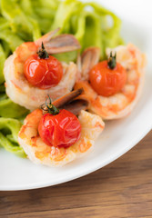 Spinach pasta with shrimps