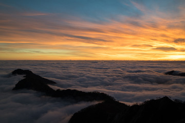 Fototapeta na wymiar Apuane Alps and clouds, Tuscany 
