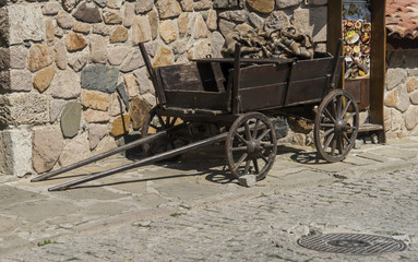 Fototapeta na wymiar Old carriages in front of the restaurant