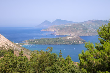 Fototapeta premium Ein Blick von Vulcano auf Lipari