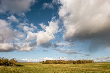 Fototapeta na wymiar Autumn landscape with view of white clouds