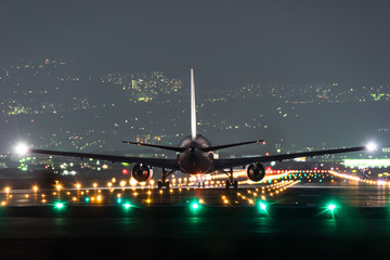 Airplane taking off in the night (夜の航空機離陸シーン)