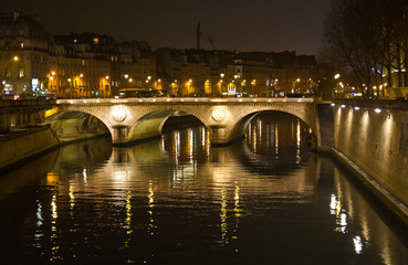 Fototapeta na wymiar Nächtliche Pont Saint-Michel in Paris