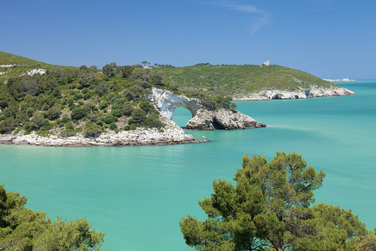 Cala San Felice bay with Architiello di San Felice rock arch, Gargano, Foggia Province, Puglia, Mediterranean