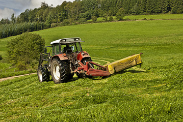 Traktor bei der Silage Ernte