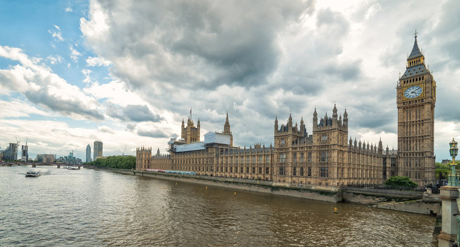 Big Ben and Parliament buildings - view from Thames bridge