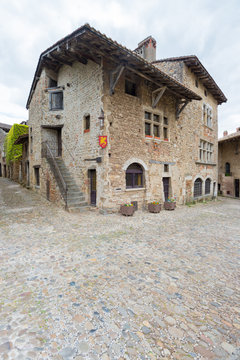 H&auml;user in Perouges, Meximieux, Lyon, Frankreich