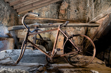 Fototapeta na wymiar bicicleta antigua