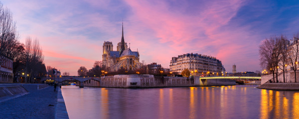 Picturesque grandiose sunset over Cathedral of Notre Dame de Paris, France. Panorama - obrazy, fototapety, plakaty