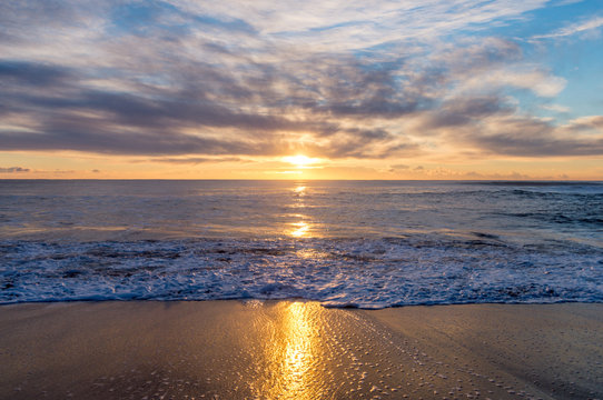 Ocean sunrise © Valeria Panova