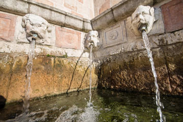 Fountain of 99 cannelle - Aquila