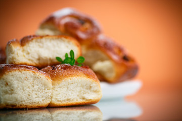 sweet rolls with raisins