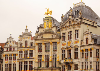 Fototapeta na wymiar 벨기에 브뤼셀 그랑플라스 광장의 건축물 (Grand Place in Brussels)
