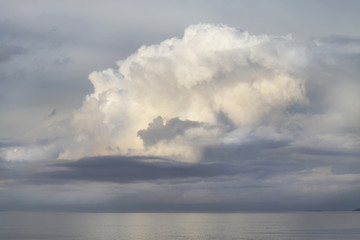 Fototapeta na wymiar A huge cumulus cloud over the sea