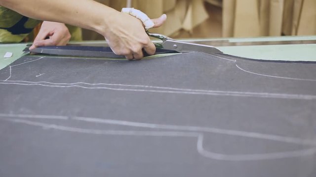 scissors make cutting fabric