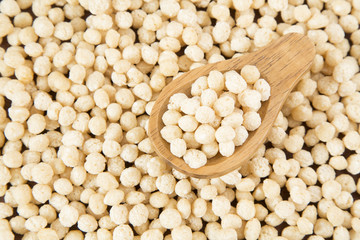 Quinoa pop (Chenopodium quinoa)