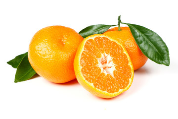 Fototapeta na wymiar Fresh Tangerine with leaves