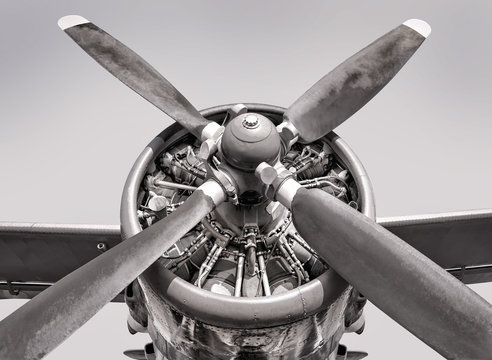 engine of an old aircraft