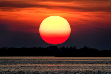 Obraz premium Sunset over the island