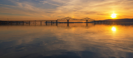 Fototapeta premium Tappan Zee Bridge sunset panorama 