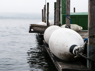 Anlegestelle am Bodensee mit Fender 