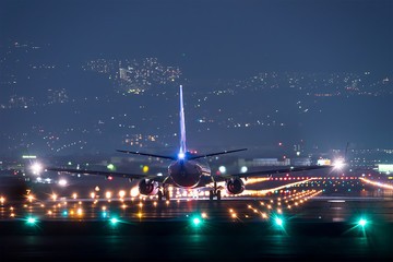 Airplane taking off in the night (夜の航空機離陸シーン)