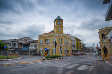Obraz premium The old clock tower in Phuket, Thailand.