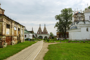 Fototapeta na wymiar Ancient Orthodox monastery in Suzdal summer day