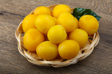 Yellow plums in the bowl