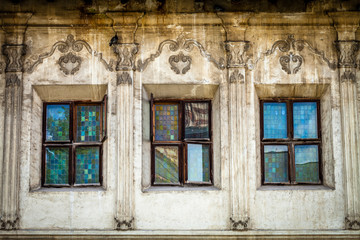 Color picture of old dirty three windows facade - 132401988