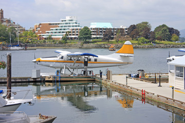 Fototapeta na wymiar Seaplane in Victoria harbour