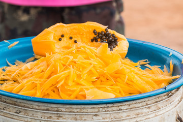Papaya was chopped into pieces