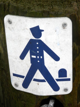Gendarm Path notice on post