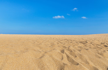 Fototapeta na wymiar Empty tropical beach with blue sky background 