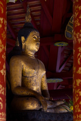 Obraz premium Old buddha image in Wat Pong Sanuk Tai Temple, Lampang province, Thailand