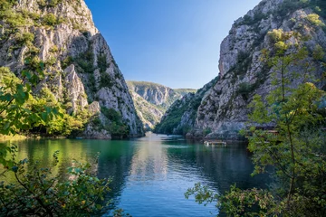 Stoff pro Meter Blick auf schöne Touristenattraktion, See am Matka Canyon in der Umgebung von Skopje. Mazedonien. © Pebo