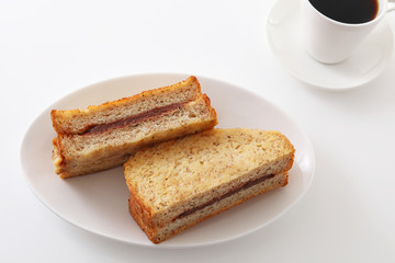 おいしそうなパンとコーヒー
