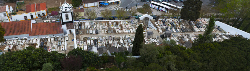 Portogallo, 30/03/2012: il cimitero della città fortificata di Obidos, con vista sui tetti e i palazzi della Città Vecchia